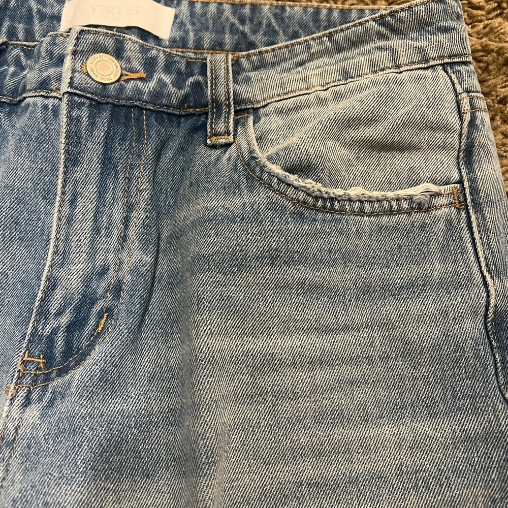Distressed cropped jeans - Picture 6 of 11